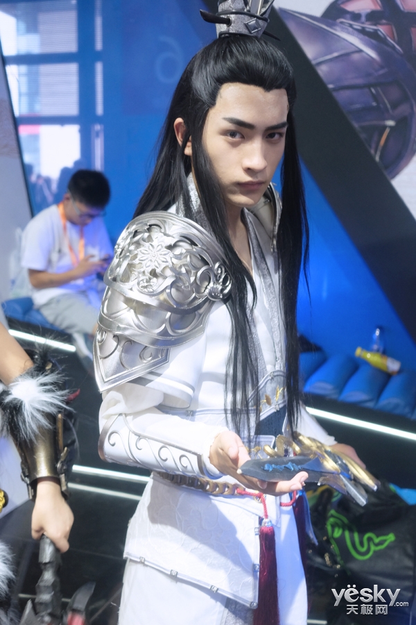 《仙侠世界2》Coser惊艳亮相ChinaJoy
