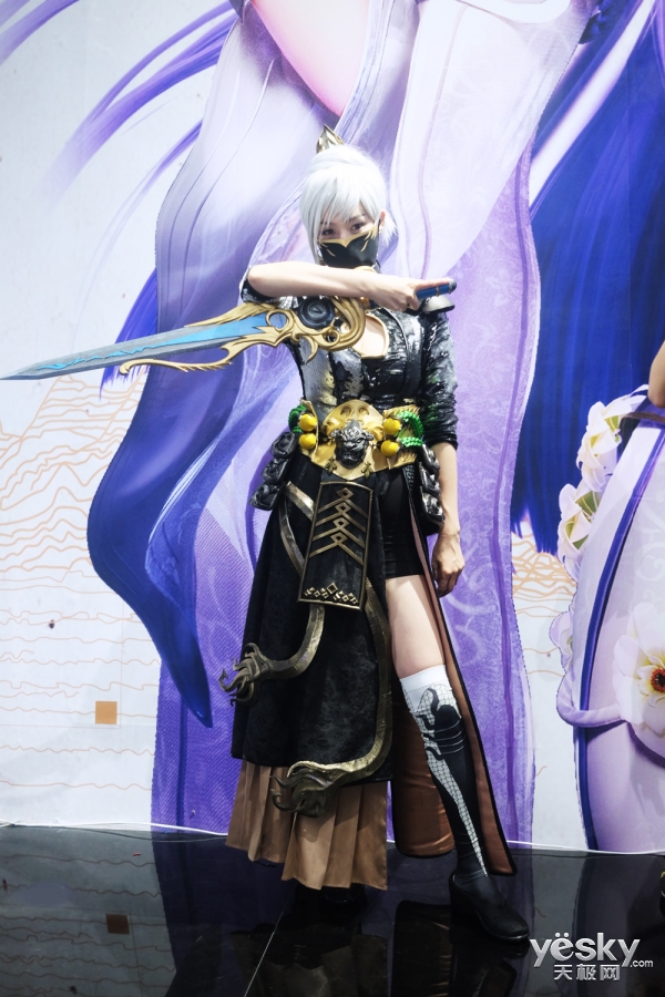 《仙侠世界2》Coser惊艳亮相ChinaJoy