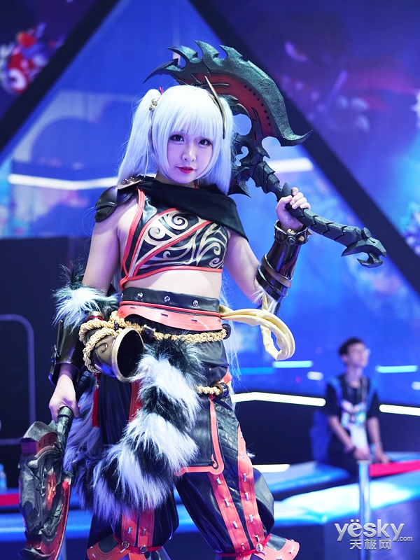 《仙侠世界2》Coser惊艳亮相ChinaJoy
