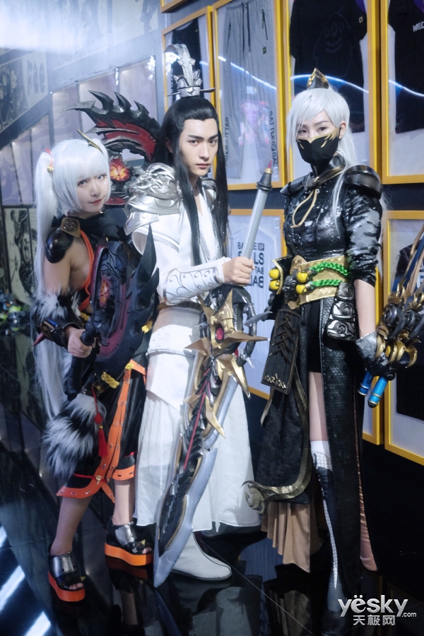 《仙侠世界2》Coser惊艳亮相ChinaJoy