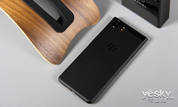 黑莓keyone国行版发布:4gb内存/售价3999元