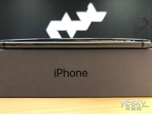ISL41F1Y24ZZ_iPhone8_600.jpg