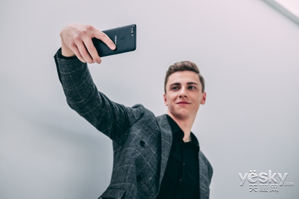 年轻人选择OPPO R11s全面屏手机的诸多理由