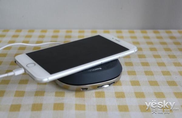让iPhone充电时完成自动备份 闪迪欣享充电座使用体验