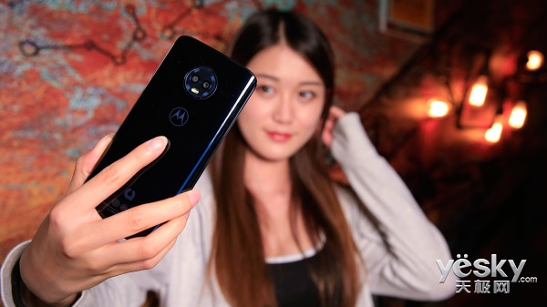 焕发青春活力引柚个性的你 moto青柚1s美图