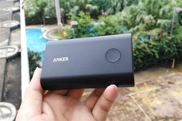 支持双快充 Anker发布10050mAh移动电源