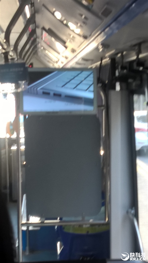 微软Surface Book广告登录长沙公交车