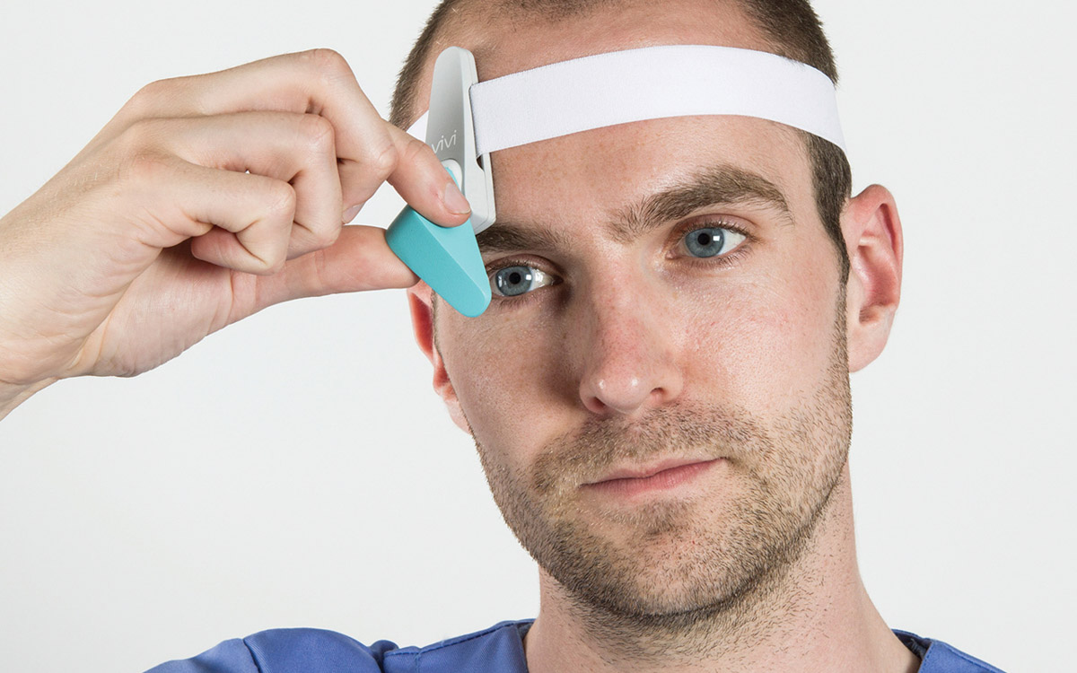 Method公司推出医学专用智能穿戴眼镜 Vivi