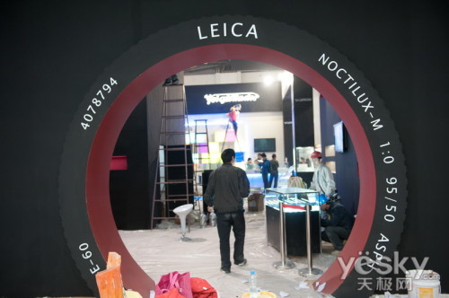 看到这个光圈门是不是有种像进入相机内部奇妙世界的感觉