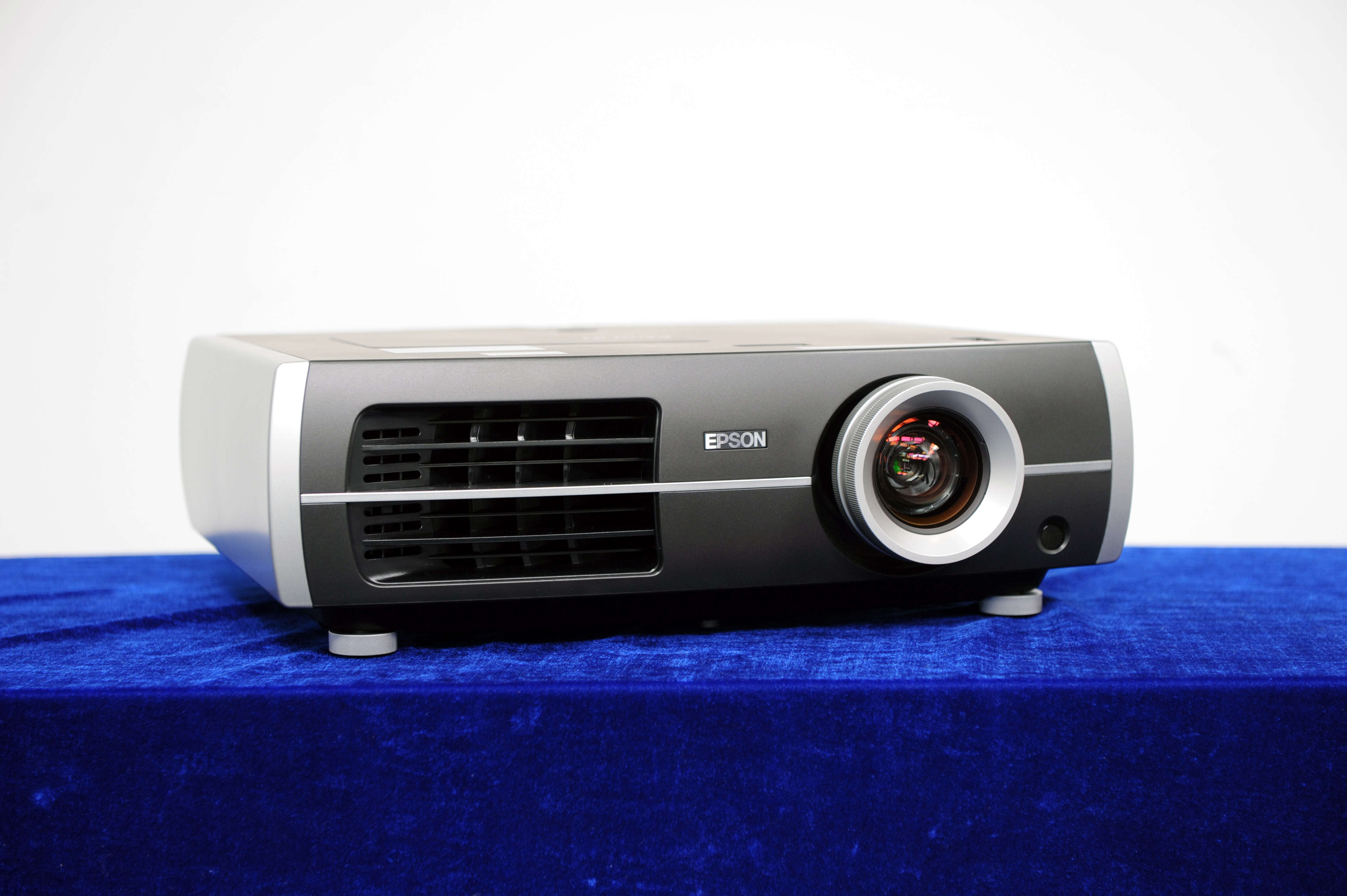 3lcd家用投影机中的王者 爱普生tw5500评测