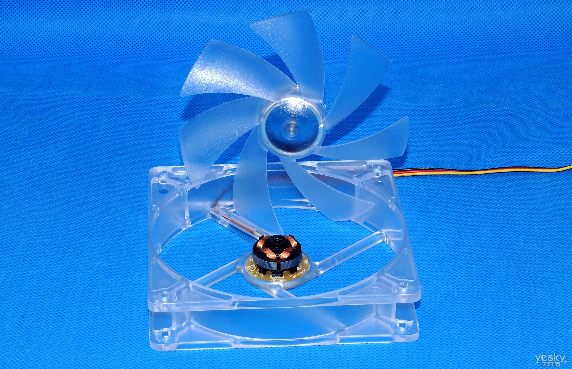 超频三推烈焰腾云风扇