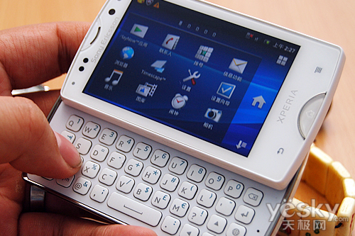 图为:索尼爱立信 sk17i 手机 界面