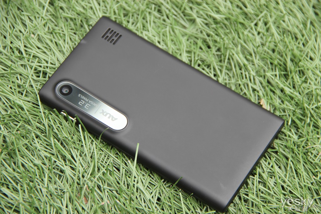 跌破3千已不远meego 诺基亚n9行货仅3099元