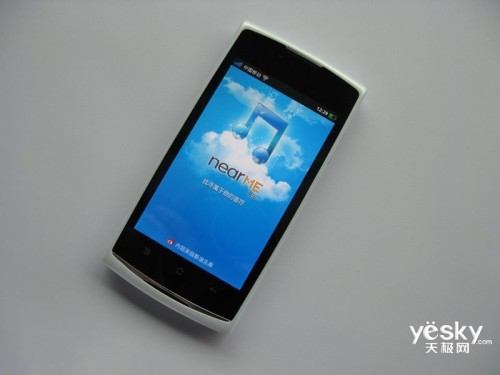 real r807  参考价格: 2600元 入选理由: oppo real系列的音乐手机