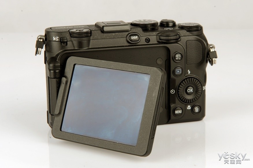 尼康p7700翻转屏