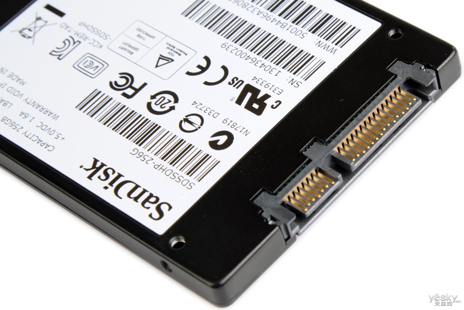 闪迪产品一贯的标准,接口方面则是市场上如今固态硬盘最常使用的sata