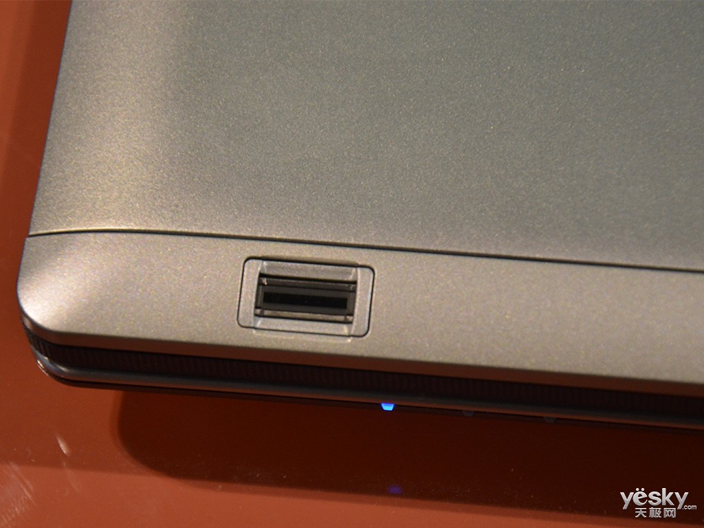 2013金融展:引以为傲 富士通q702图文解析