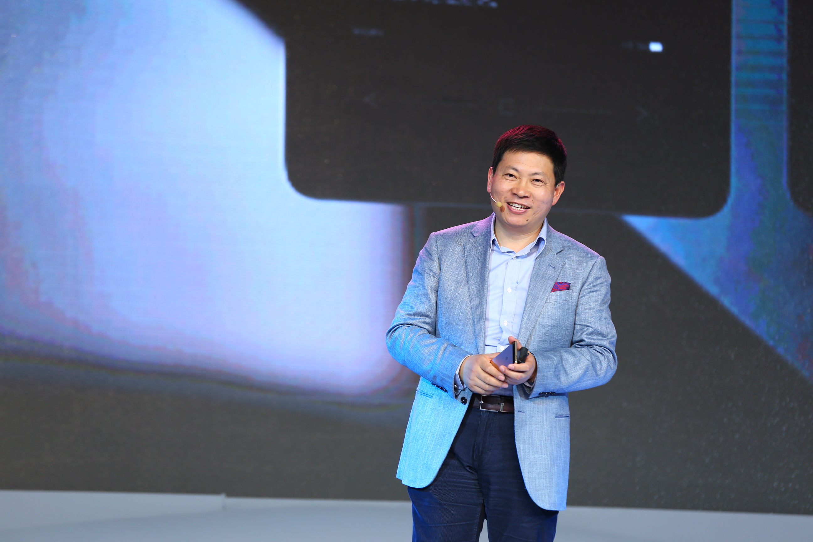 高配售价3588元 华为p8手机国内正式发布