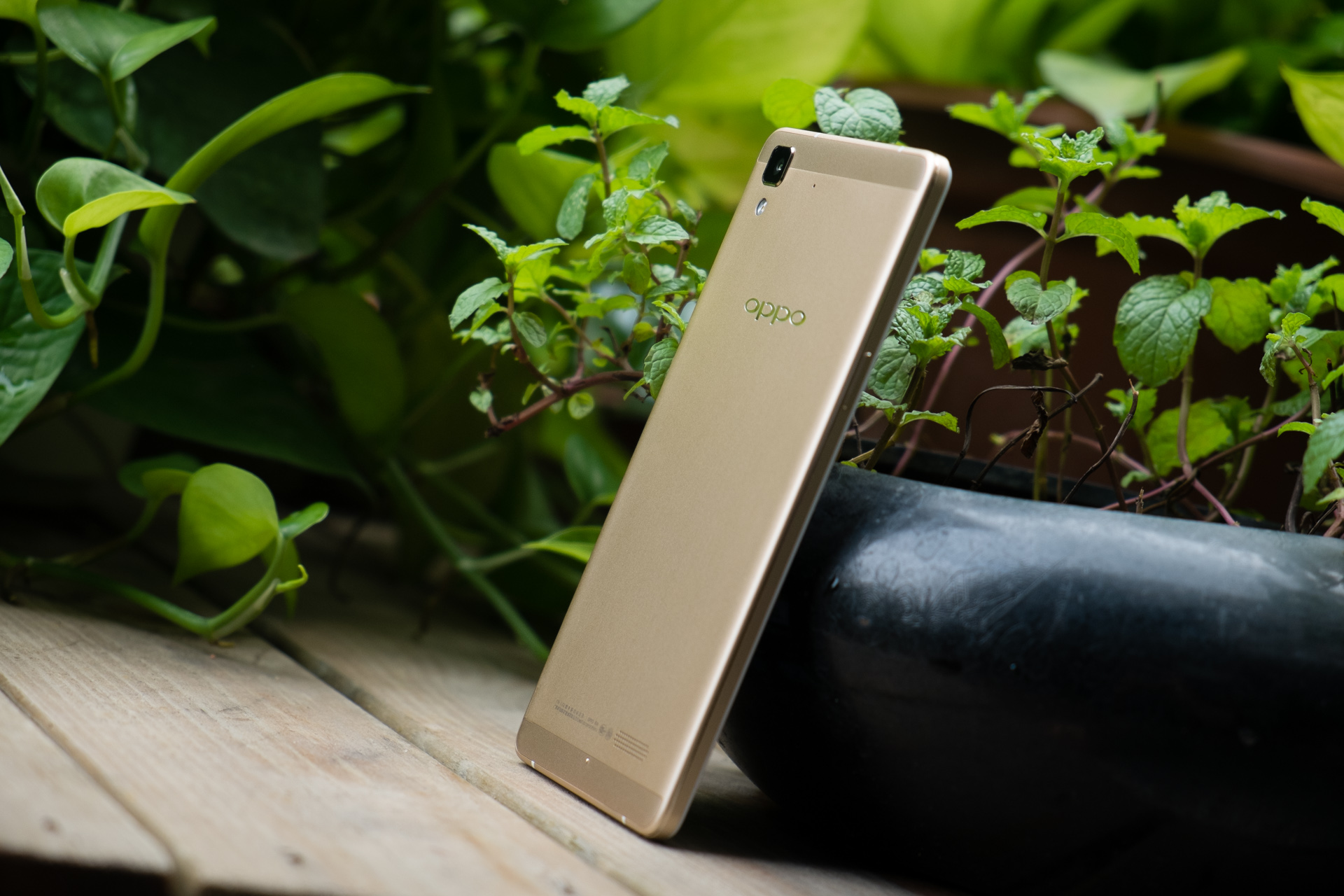 全金属一体化闪拍系统 oppo r7首发评测