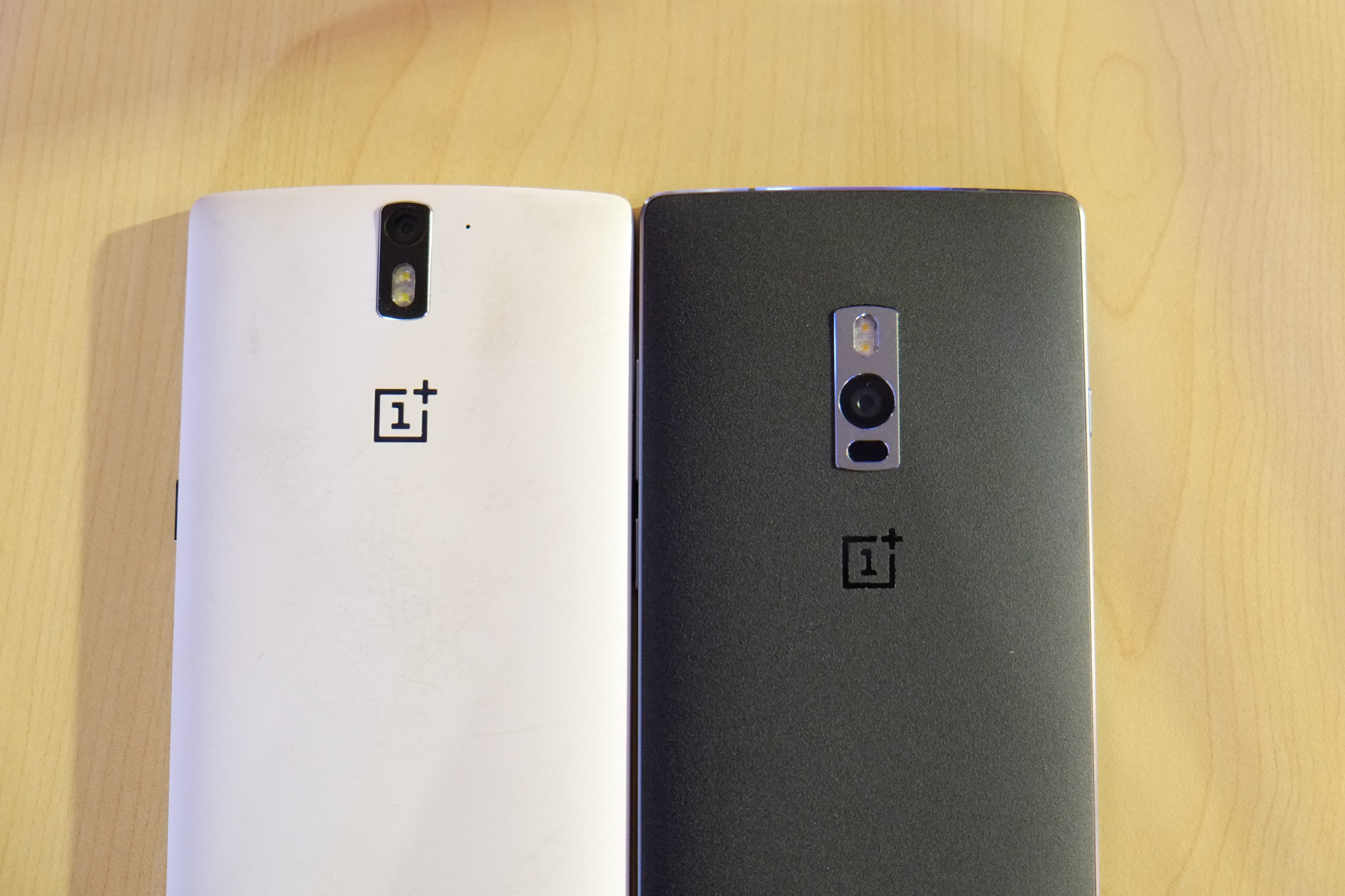 左:一加一代 右:一加二代