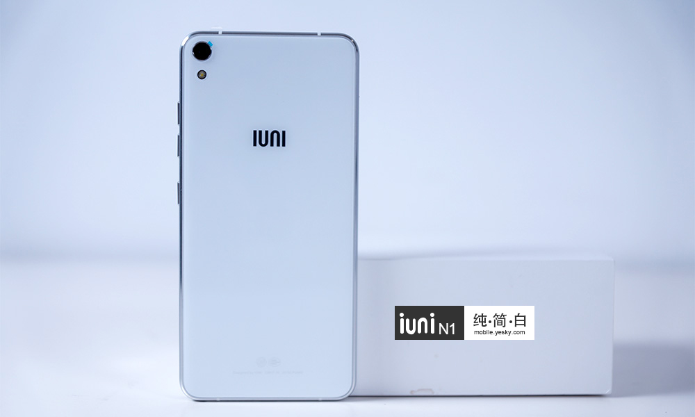 纯简白优雅出位 iuni n1纯净美学赏析