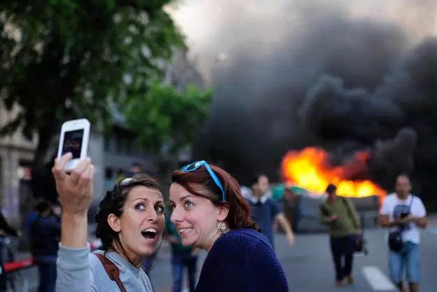 震惊 数据显示自拍意外致人死亡猛于鲨鱼